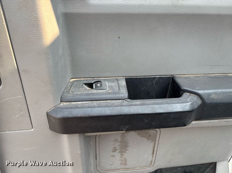 image for item DX8015 2017 Ford F450 Super Duty XL SuperCab truck cab and chassis