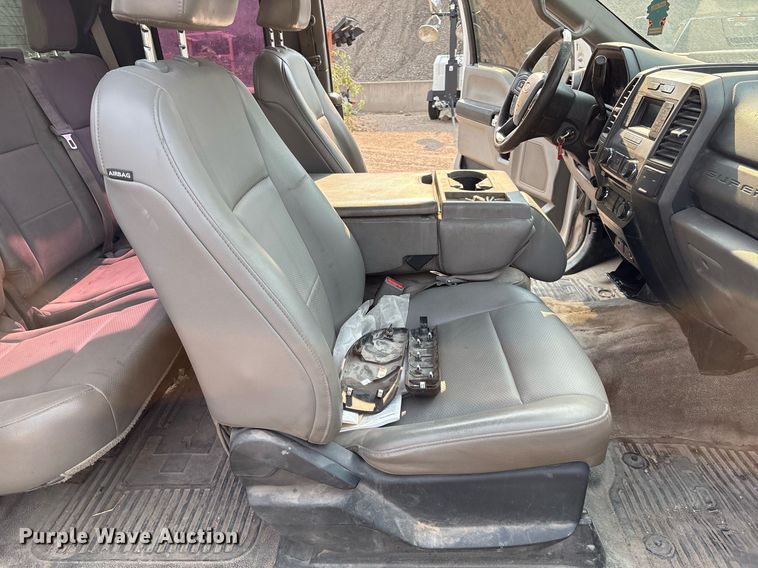 image for item DX8015 2017 Ford F450 Super Duty XL SuperCab truck cab and chassis