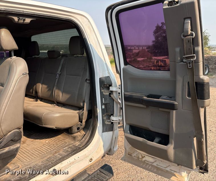 image for item DX8015 2017 Ford F450 Super Duty XL SuperCab truck cab and chassis