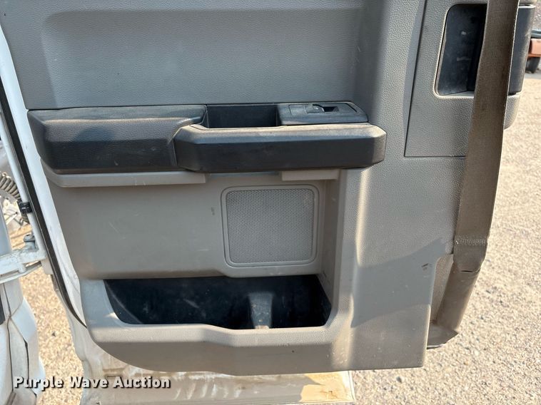 image for item DX8015 2017 Ford F450 Super Duty XL SuperCab truck cab and chassis