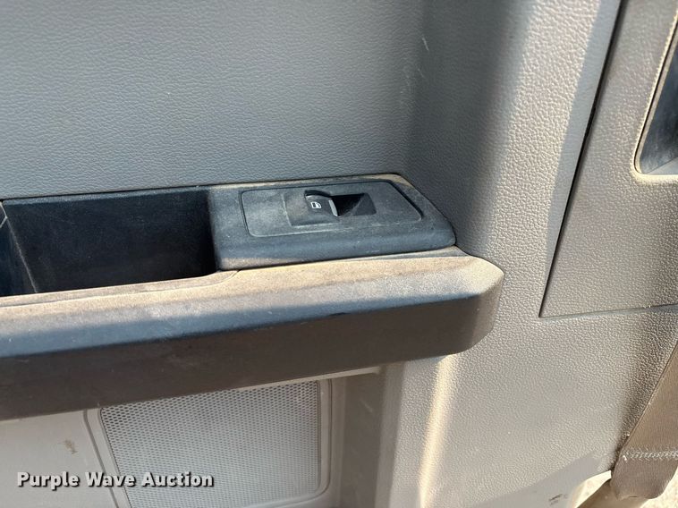 image for item DX8015 2017 Ford F450 Super Duty XL SuperCab truck cab and chassis