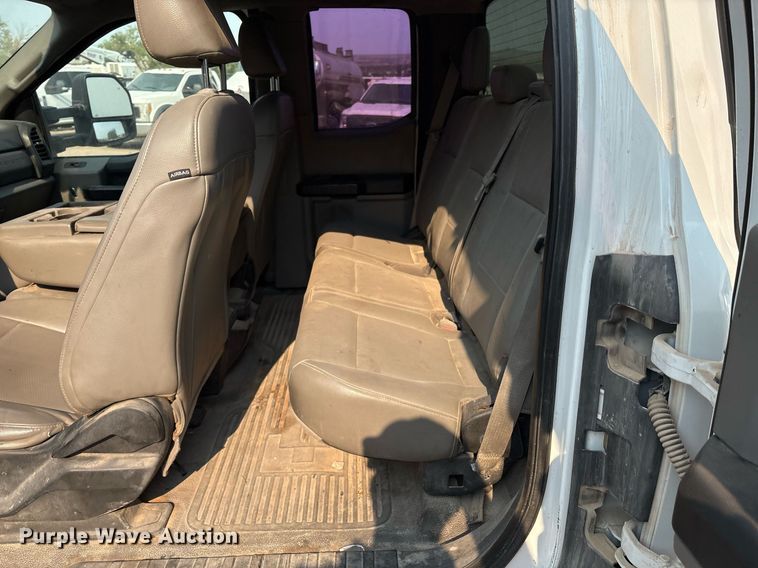 image for item DX8015 2017 Ford F450 Super Duty XL SuperCab truck cab and chassis