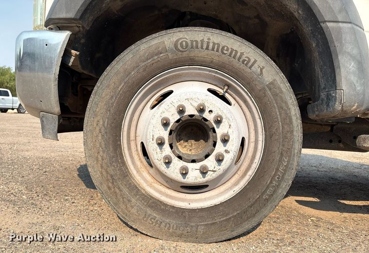 image for item DX8015 2017 Ford F450 Super Duty XL SuperCab truck cab and chassis