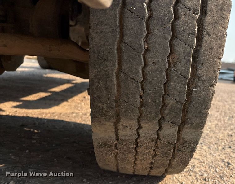 image for item DX8015 2017 Ford F450 Super Duty XL SuperCab truck cab and chassis