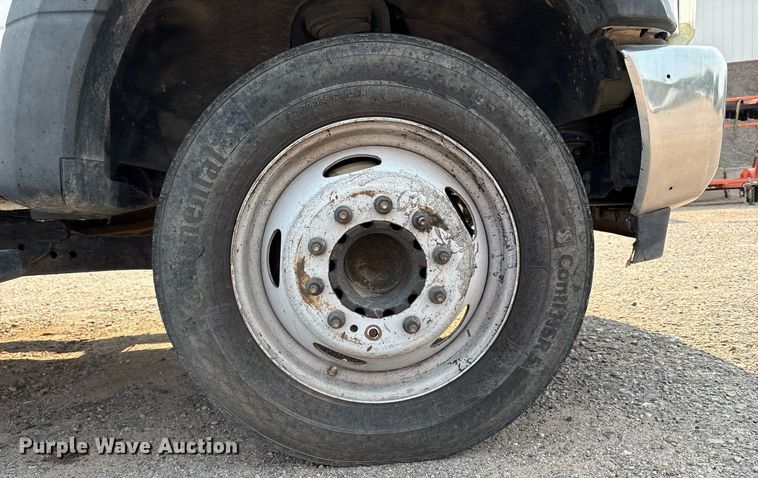 image for item DX8015 2017 Ford F450 Super Duty XL SuperCab truck cab and chassis