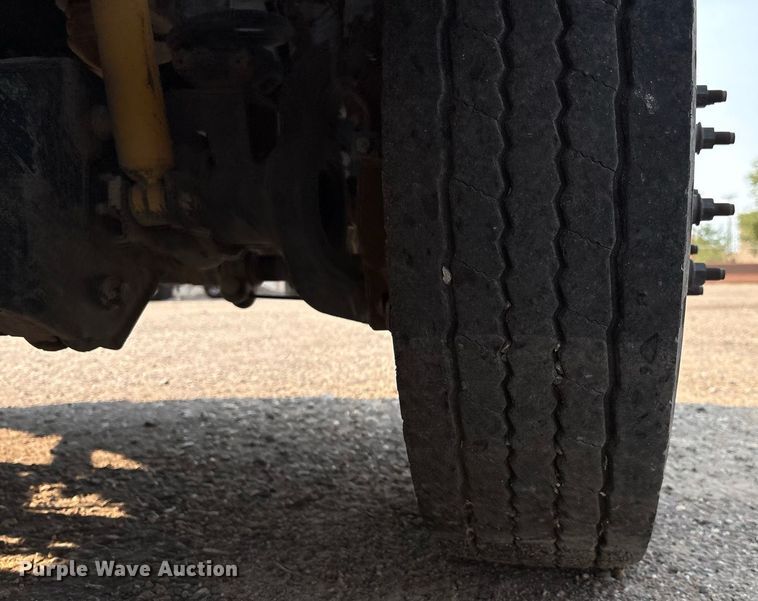 image for item DX8015 2017 Ford F450 Super Duty XL SuperCab truck cab and chassis