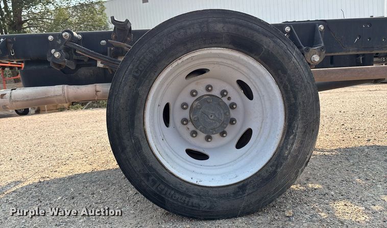 image for item DX8015 2017 Ford F450 Super Duty XL SuperCab truck cab and chassis