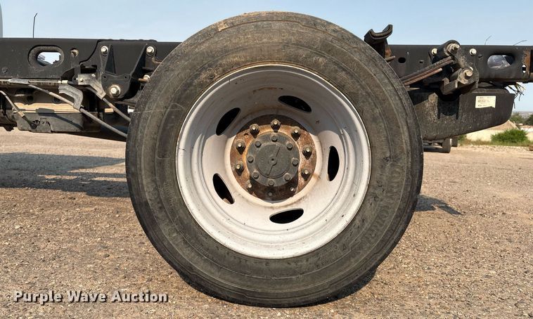 image for item DX8015 2017 Ford F450 Super Duty XL SuperCab truck cab and chassis