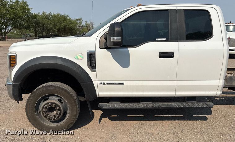 image for item DX8016 2018 Ford F450 Super Duty XL SuperCab truck cab and chassis