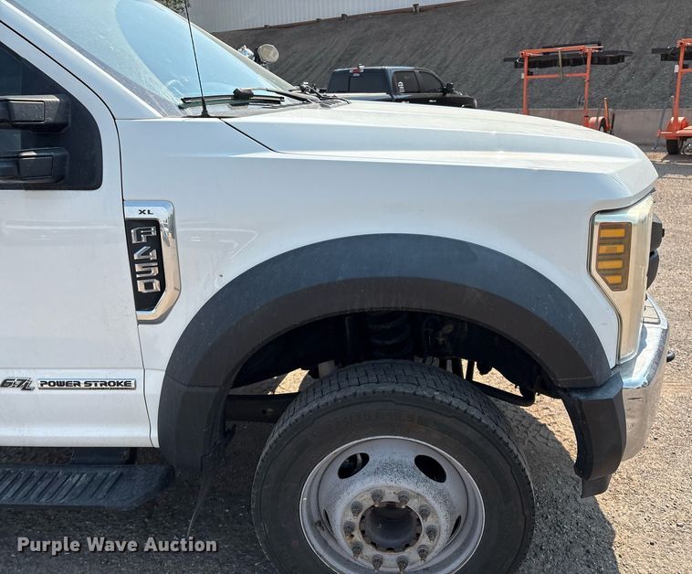 image for item DX8016 2018 Ford F450 Super Duty XL SuperCab truck cab and chassis