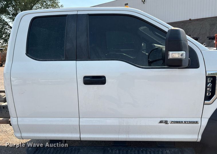 image for item DX8016 2018 Ford F450 Super Duty XL SuperCab truck cab and chassis