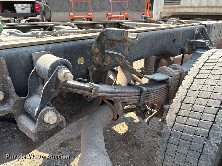 image for item DX8016 2018 Ford F450 Super Duty XL SuperCab truck cab and chassis