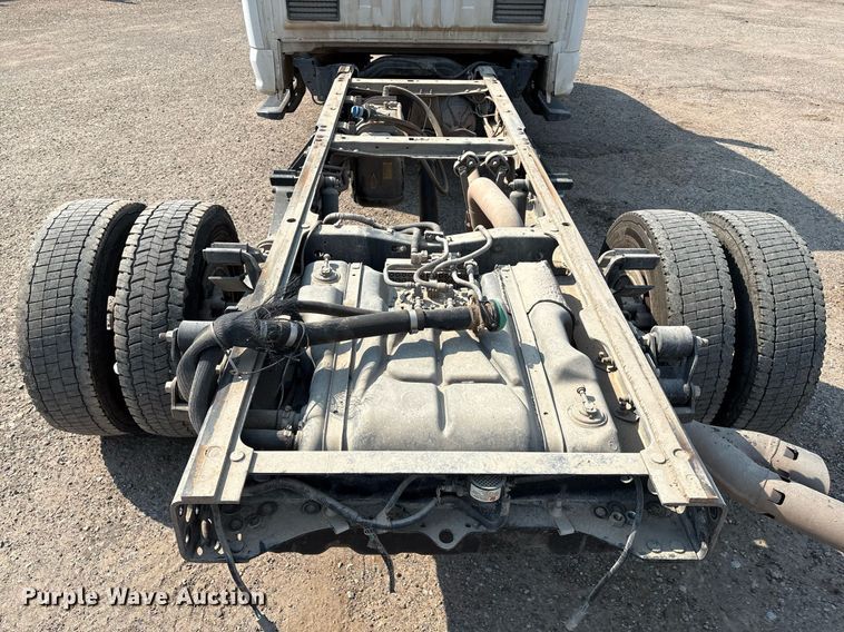 image for item DX8016 2018 Ford F450 Super Duty XL SuperCab truck cab and chassis