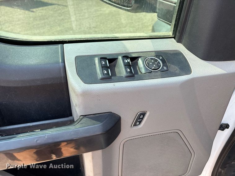 image for item DX8016 2018 Ford F450 Super Duty XL SuperCab truck cab and chassis