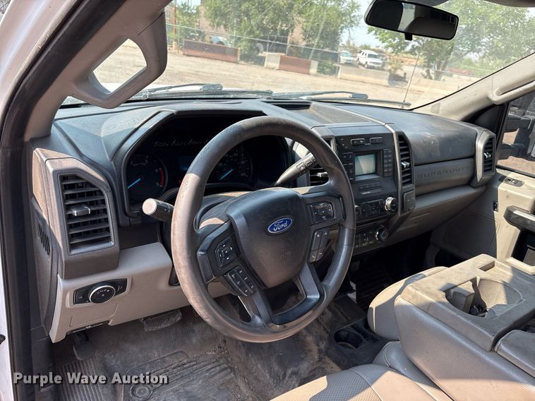 image for item DX8016 2018 Ford F450 Super Duty XL SuperCab truck cab and chassis