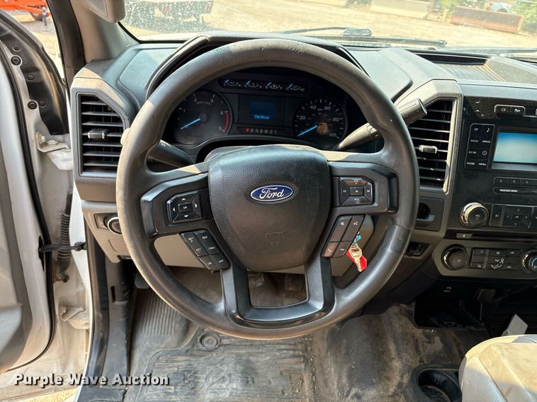 image for item DX8016 2018 Ford F450 Super Duty XL SuperCab truck cab and chassis