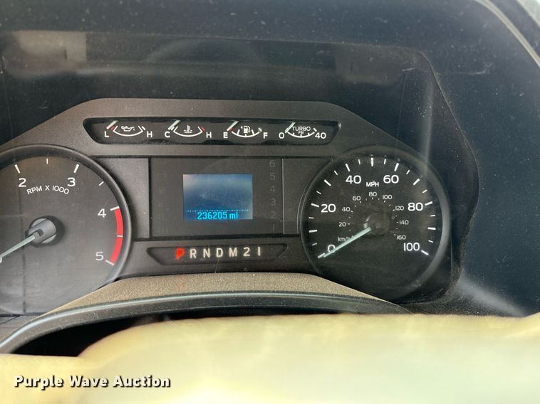 image for item DX8016 2018 Ford F450 Super Duty XL SuperCab truck cab and chassis