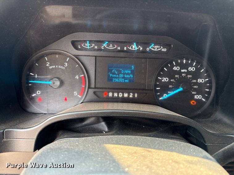 image for item DX8016 2018 Ford F450 Super Duty XL SuperCab truck cab and chassis