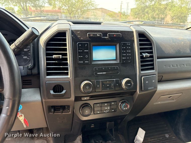 image for item DX8016 2018 Ford F450 Super Duty XL SuperCab truck cab and chassis