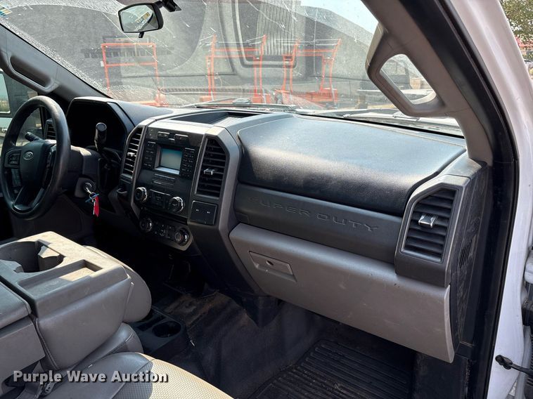 image for item DX8016 2018 Ford F450 Super Duty XL SuperCab truck cab and chassis