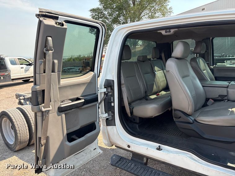 image for item DX8016 2018 Ford F450 Super Duty XL SuperCab truck cab and chassis