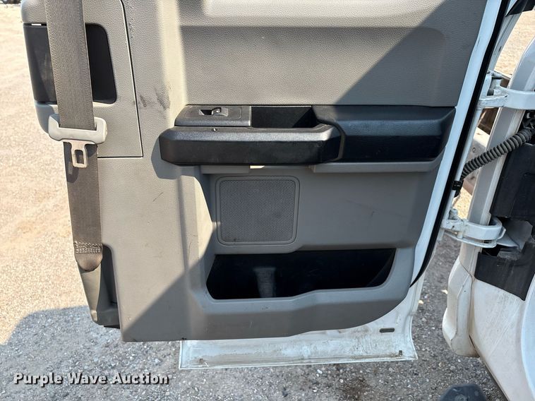 image for item DX8016 2018 Ford F450 Super Duty XL SuperCab truck cab and chassis