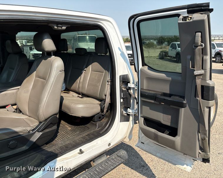 image for item DX8016 2018 Ford F450 Super Duty XL SuperCab truck cab and chassis