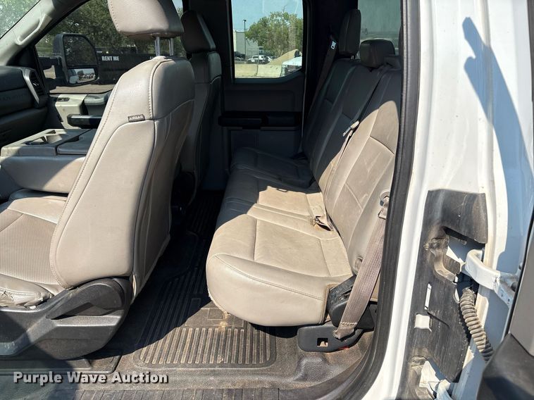 image for item DX8016 2018 Ford F450 Super Duty XL SuperCab truck cab and chassis