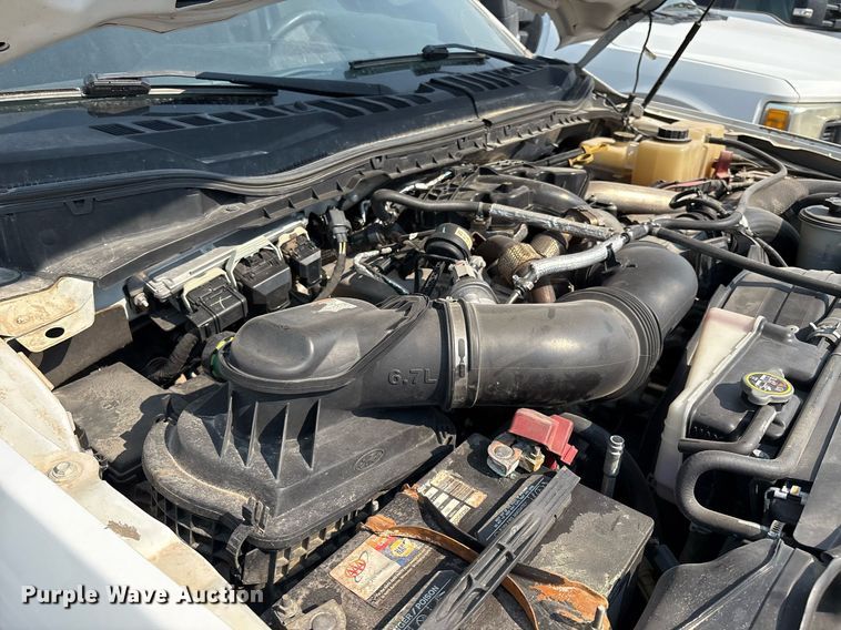 image for item DX8016 2018 Ford F450 Super Duty XL SuperCab truck cab and chassis