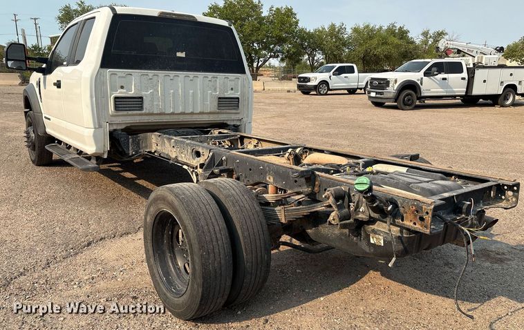 image for item DX8017 2017 Ford F450 Super Duty XL SuperCab truck cab and chassis