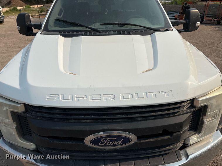 image for item DX8017 2017 Ford F450 Super Duty XL SuperCab truck cab and chassis