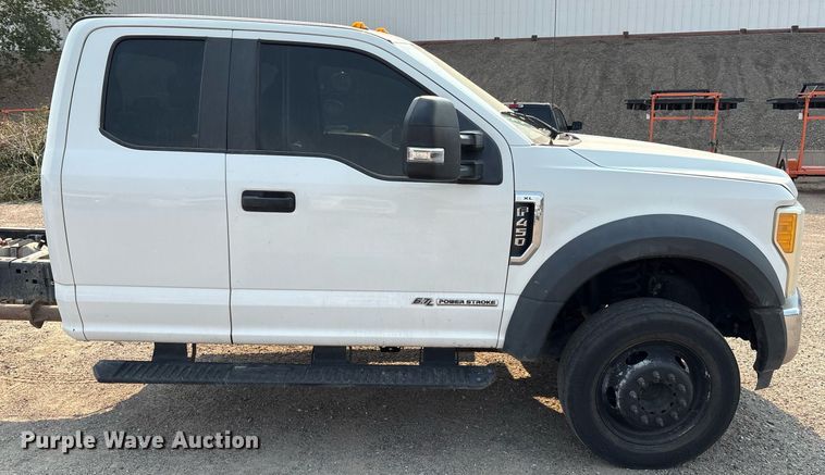 image for item DX8017 2017 Ford F450 Super Duty XL SuperCab truck cab and chassis