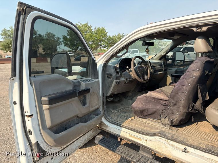 image for item DX8017 2017 Ford F450 Super Duty XL SuperCab truck cab and chassis