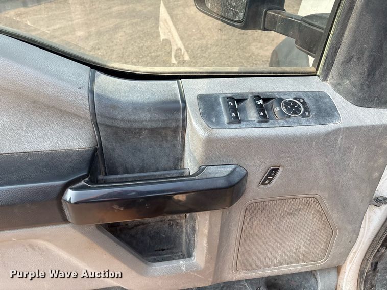 image for item DX8017 2017 Ford F450 Super Duty XL SuperCab truck cab and chassis