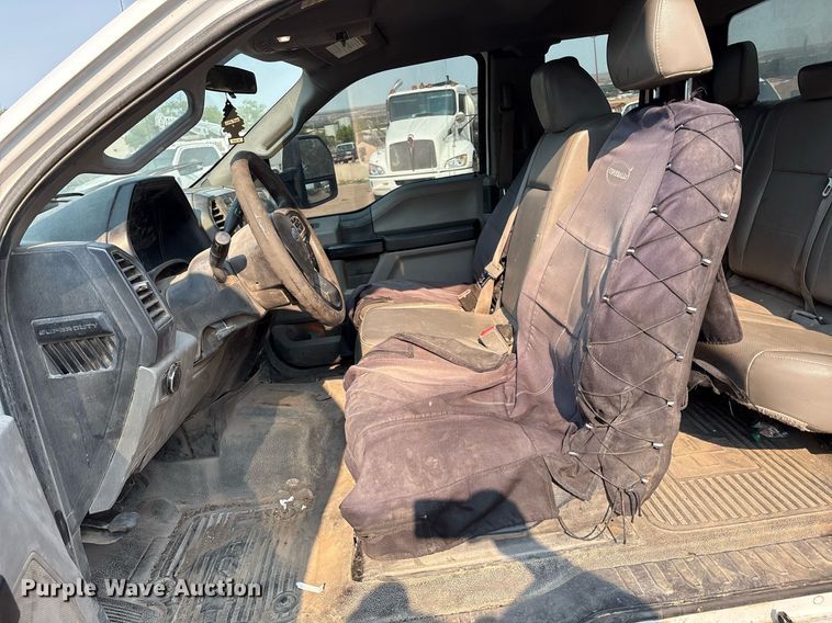 image for item DX8017 2017 Ford F450 Super Duty XL SuperCab truck cab and chassis