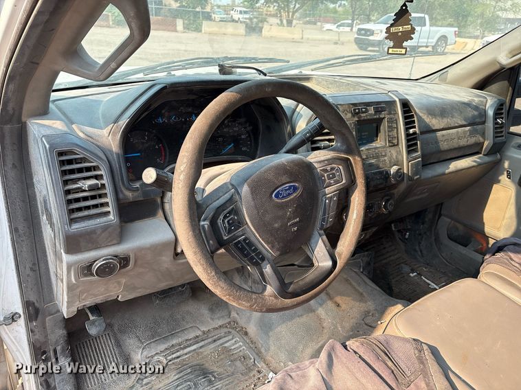 image for item DX8017 2017 Ford F450 Super Duty XL SuperCab truck cab and chassis