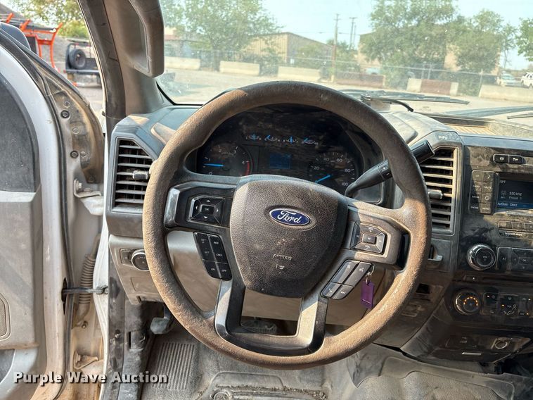 image for item DX8017 2017 Ford F450 Super Duty XL SuperCab truck cab and chassis