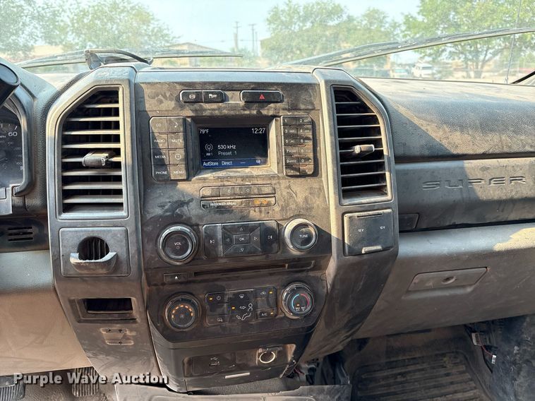 image for item DX8017 2017 Ford F450 Super Duty XL SuperCab truck cab and chassis