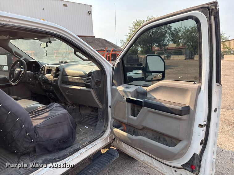 image for item DX8017 2017 Ford F450 Super Duty XL SuperCab truck cab and chassis