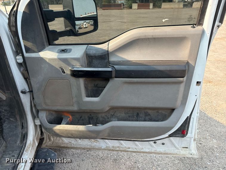 image for item DX8017 2017 Ford F450 Super Duty XL SuperCab truck cab and chassis