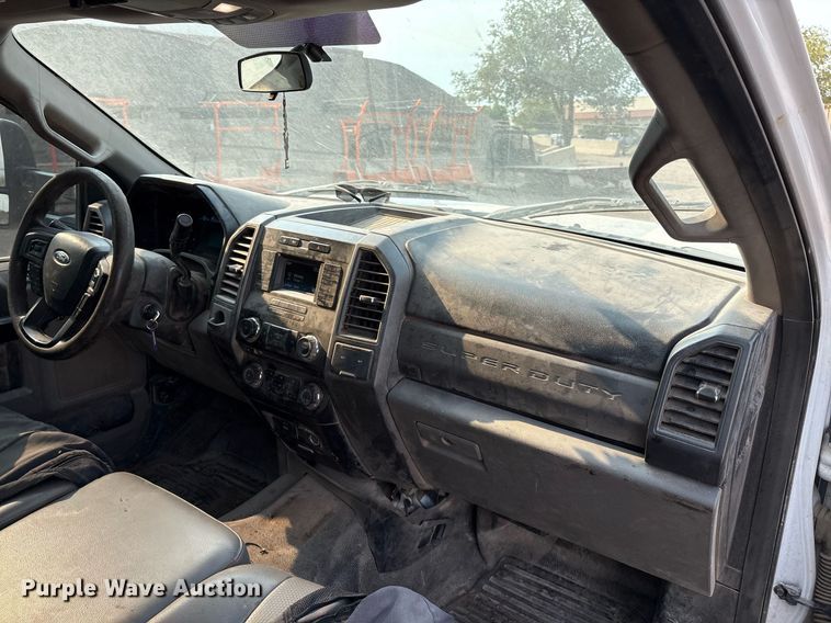 image for item DX8017 2017 Ford F450 Super Duty XL SuperCab truck cab and chassis