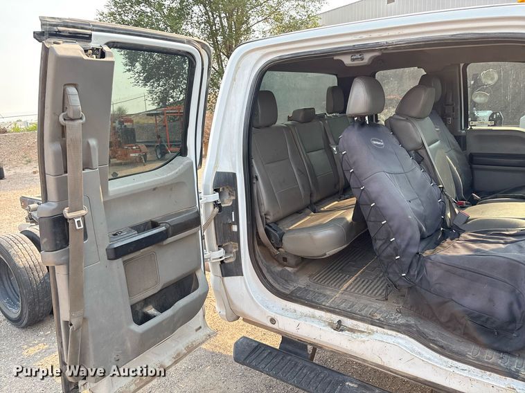 image for item DX8017 2017 Ford F450 Super Duty XL SuperCab truck cab and chassis