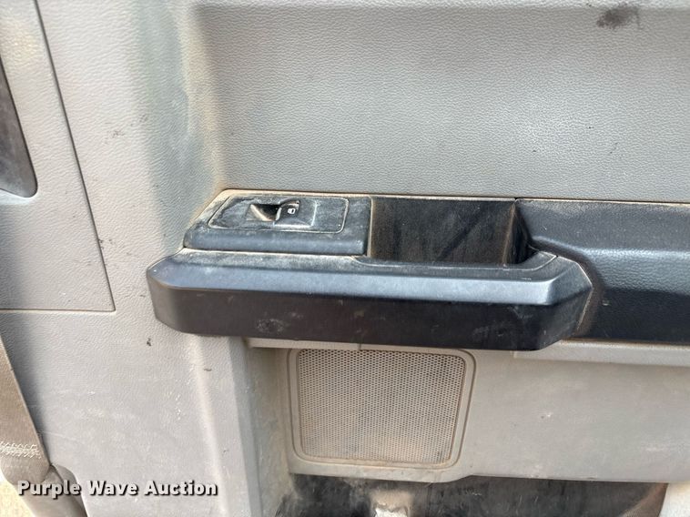 image for item DX8017 2017 Ford F450 Super Duty XL SuperCab truck cab and chassis