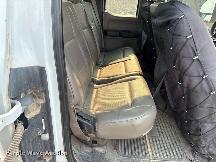 image for item DX8017 2017 Ford F450 Super Duty XL SuperCab truck cab and chassis