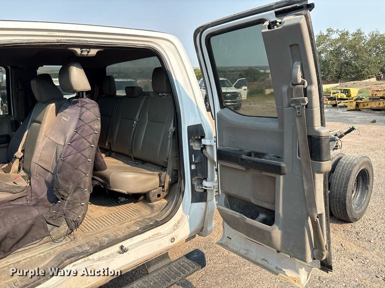 image for item DX8017 2017 Ford F450 Super Duty XL SuperCab truck cab and chassis