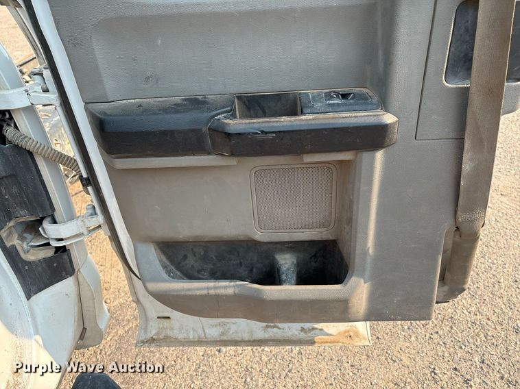 image for item DX8017 2017 Ford F450 Super Duty XL SuperCab truck cab and chassis