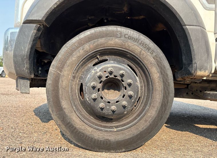 image for item DX8017 2017 Ford F450 Super Duty XL SuperCab truck cab and chassis