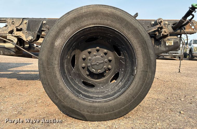 image for item DX8017 2017 Ford F450 Super Duty XL SuperCab truck cab and chassis