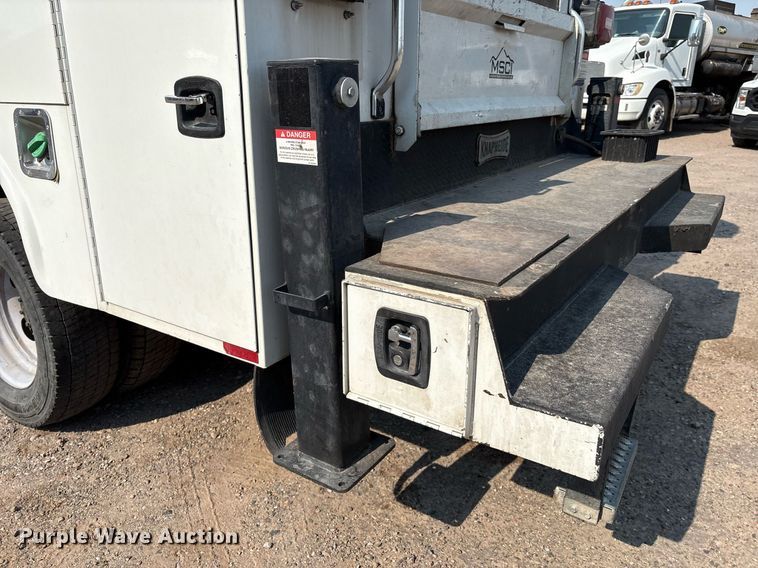 image for item DX8018 2019 Ford F550 Super Duty XL Crew Cab utility / service truck