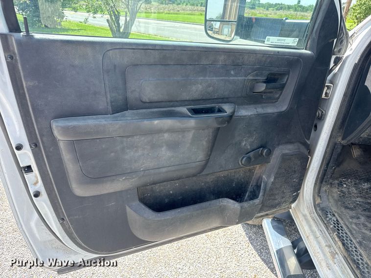 image for item DY0392 2016 Dodge Ram 5500  truck cab and chassis